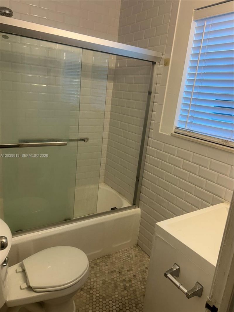 8260 Byron Ave , Unit 5, Miami Beach, FL 33141 Photo