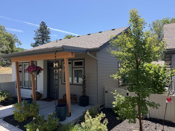 424 Nandina Street, Ashland, OR 97520