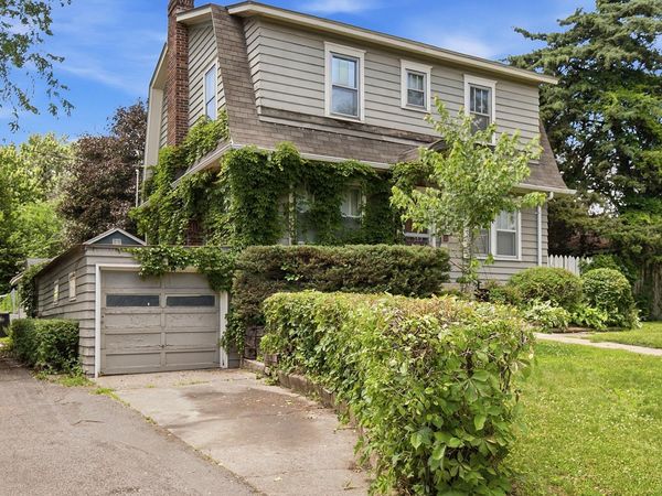 589 Lexington Parkway N, Saint Paul, MN 55104