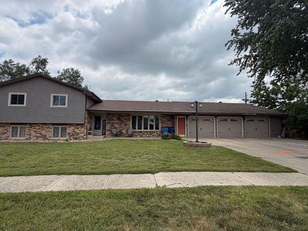 114 N 6th Ave, Sheldon, IA 51201