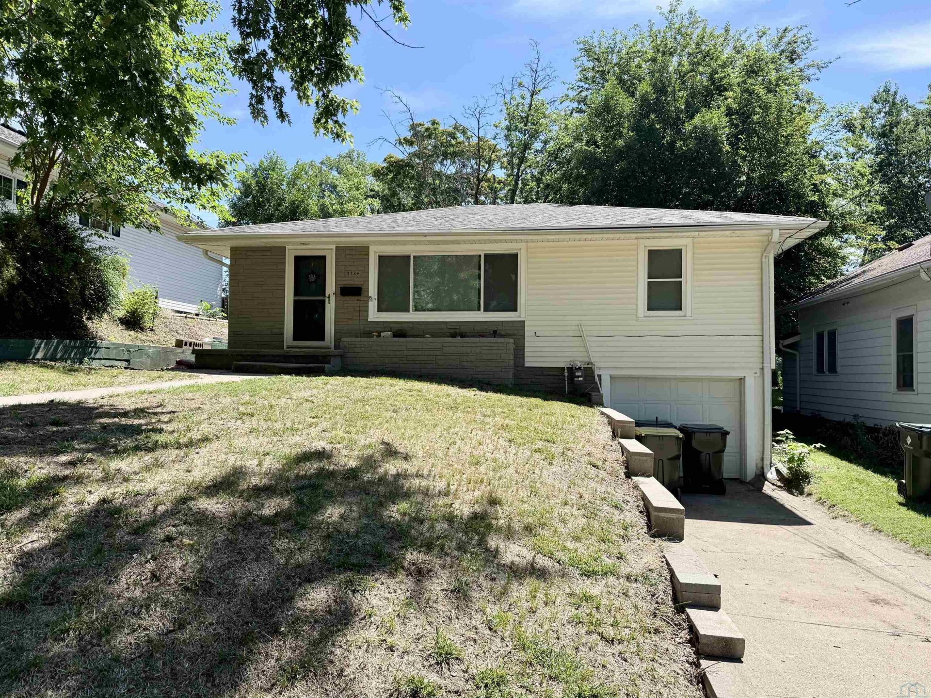 3324 Court St, Sioux City, IA 51104 Main Photo