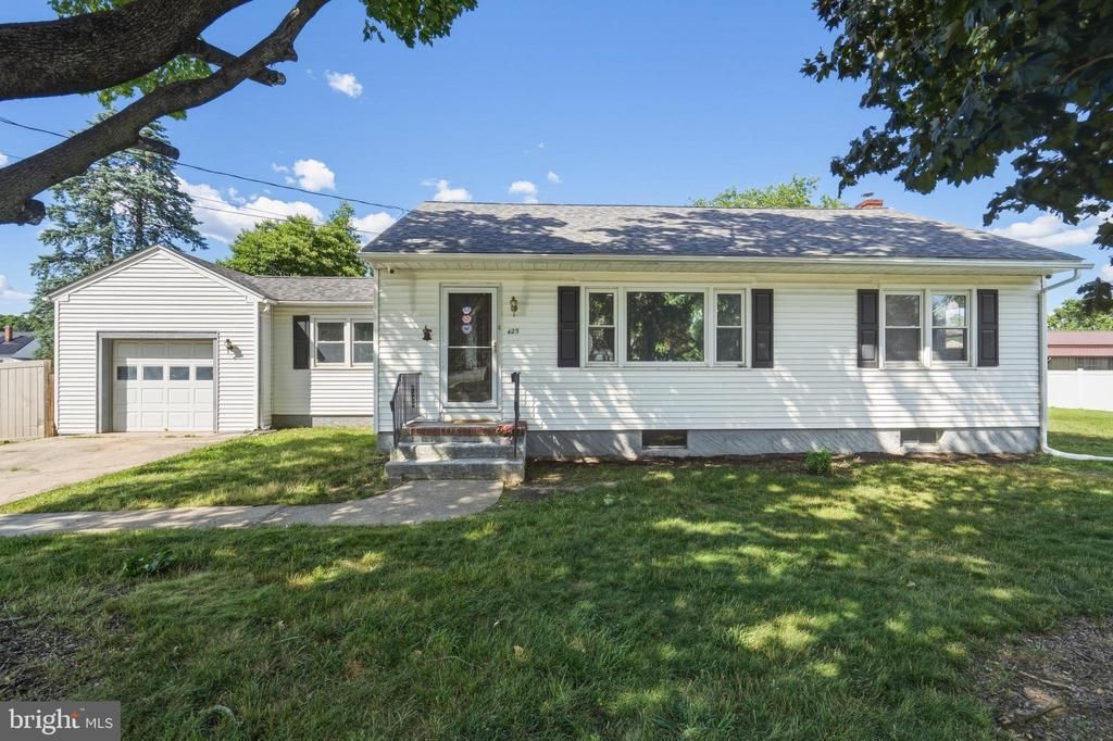 425 Erie Avenue, Penns Grove, NJ 08069 Main Photo