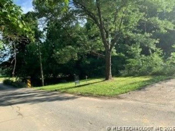522 N Bristow Avenue , Coweta, OK 74429