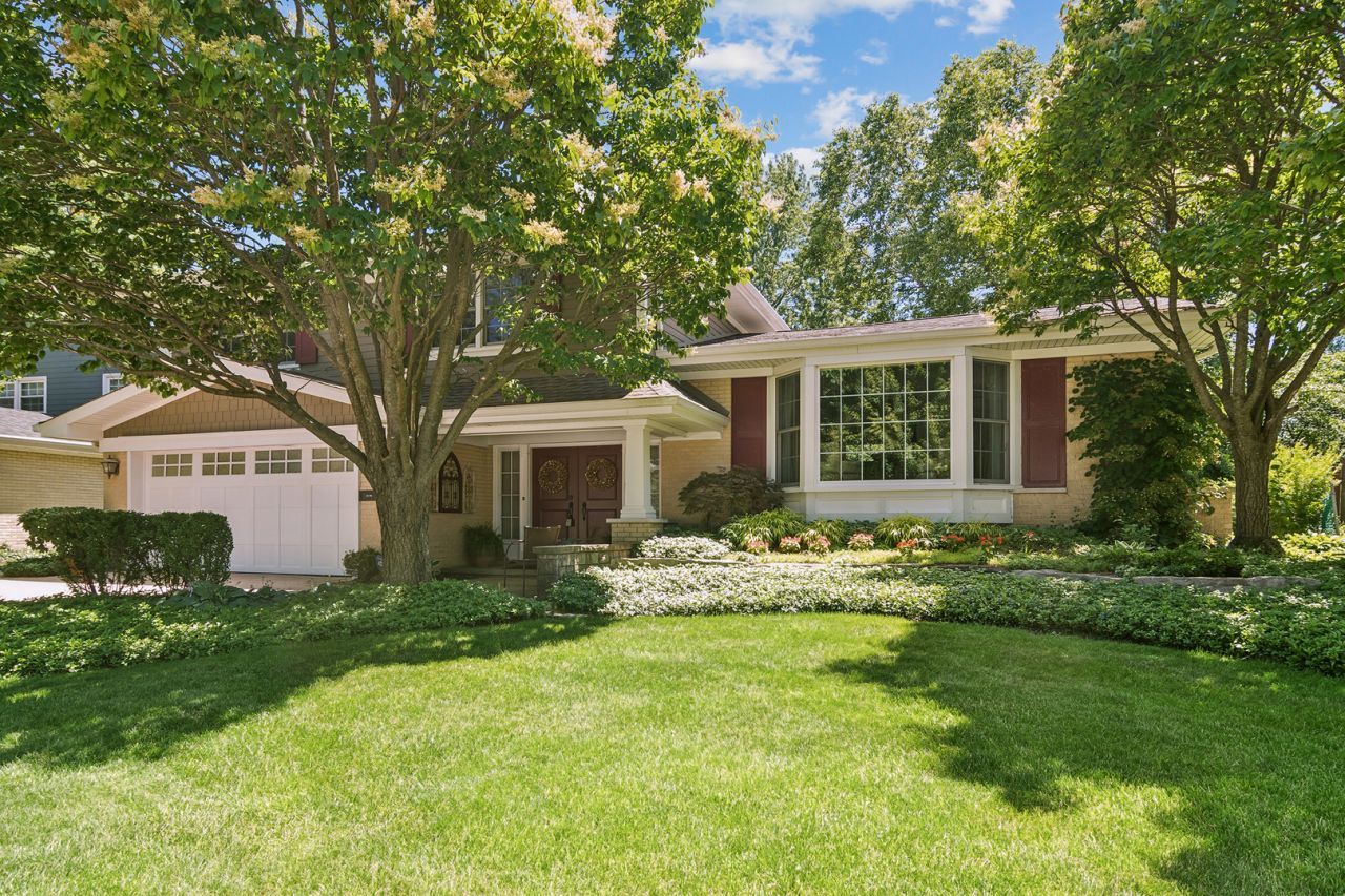 1019 E Waverly Drive, Arlington Heights, IL 60004 Main Photo