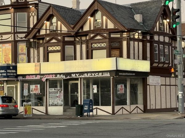 87 S Broadway, Unit 205, Hicksville, NY 11801