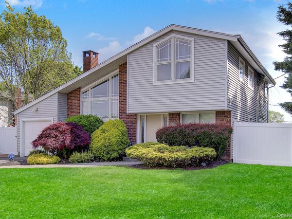 4 Seneca Drive , Commack, NY 11725