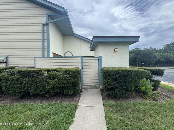 1904 CHALLENGER Court E, Unit 1904, Jacksonville, FL 32233
