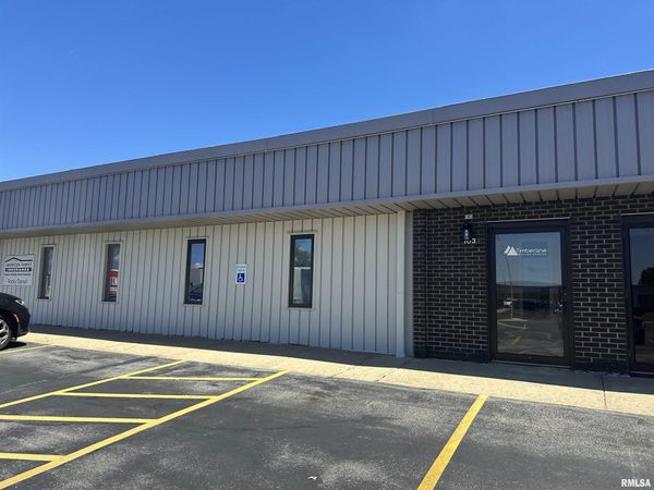 1605 W CANDLETREE Drive, Unit 103, Peoria, IL 61614