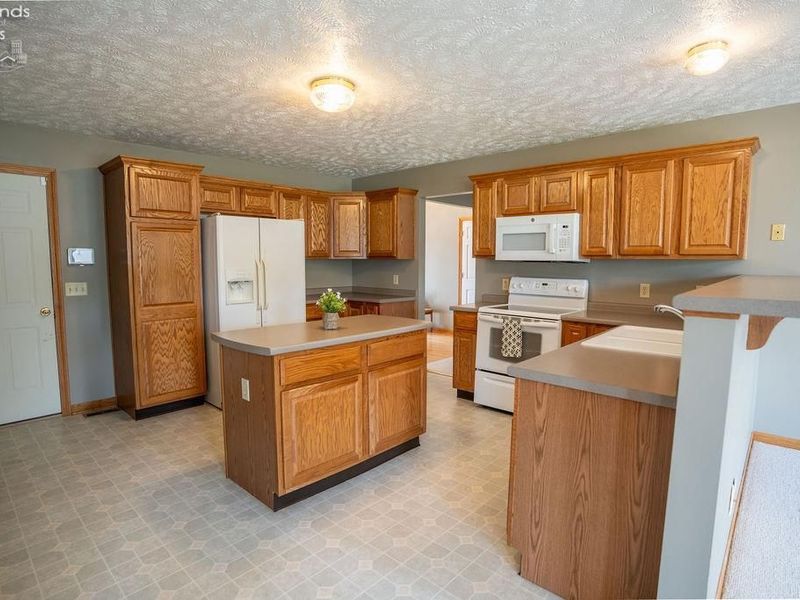 624 Linden Lane, Willard, OH 44890 Photo 13
