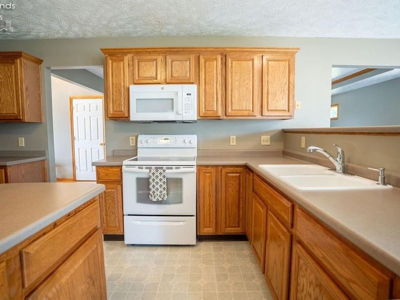 624 Linden Lane, Willard, OH 44890 Photo 17