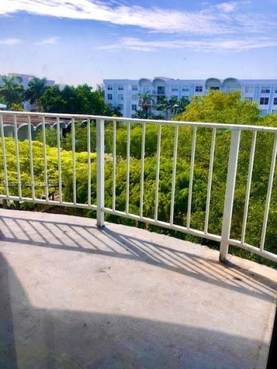 482 NW 165th St Rd, Unit A504, Miami, FL 33169 Photo