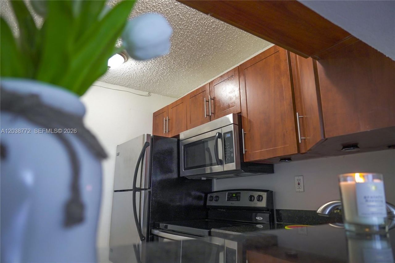 482 NW 165th St Rd, Unit A504, Miami, FL 33169 Photo