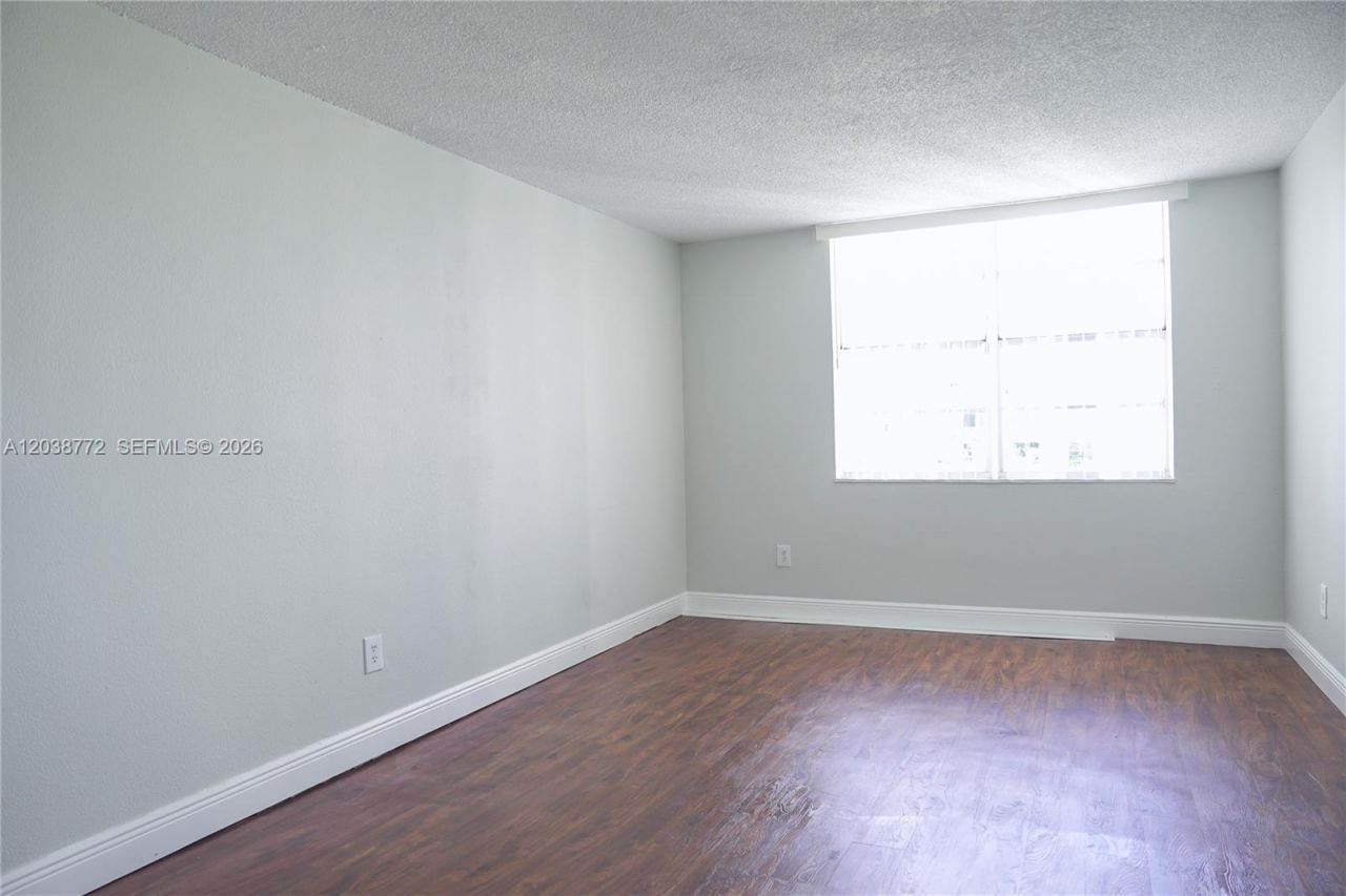 482 NW 165th St Rd, Unit A504, Miami, FL 33169 Photo