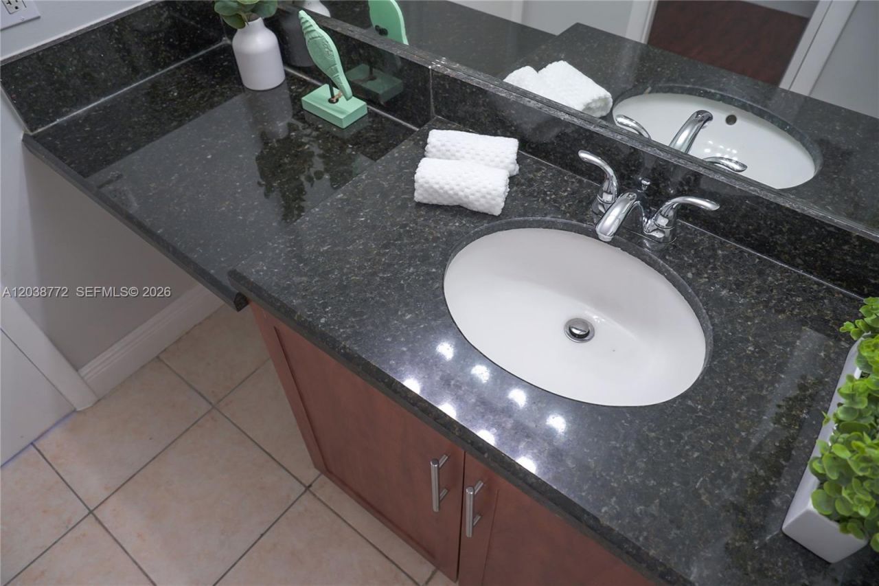 482 NW 165th St Rd, Unit A504, Miami, FL 33169 Photo
