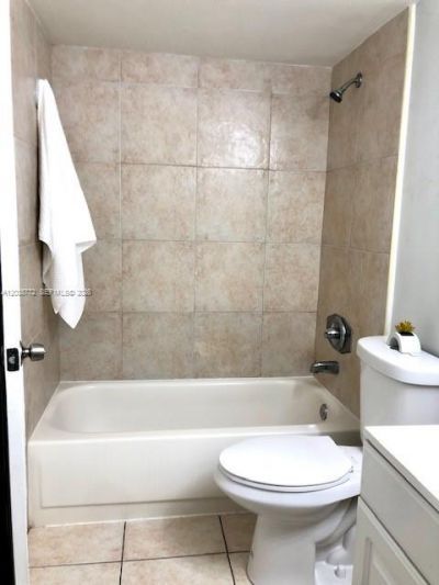 482 NW 165th St Rd, Unit A504, Miami, FL 33169 Photo