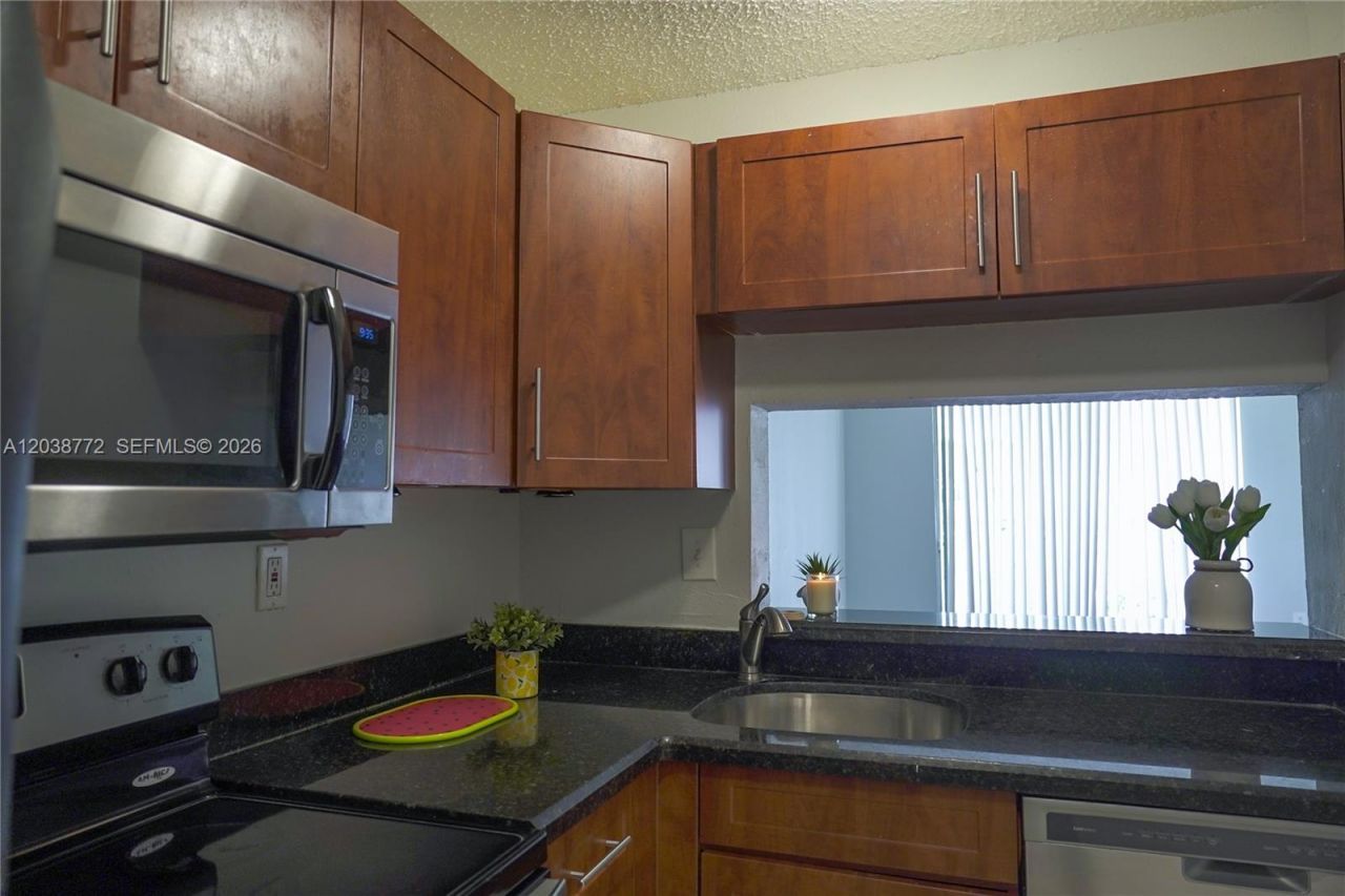 482 NW 165th St Rd, Unit A504, Miami, FL 33169 Photo