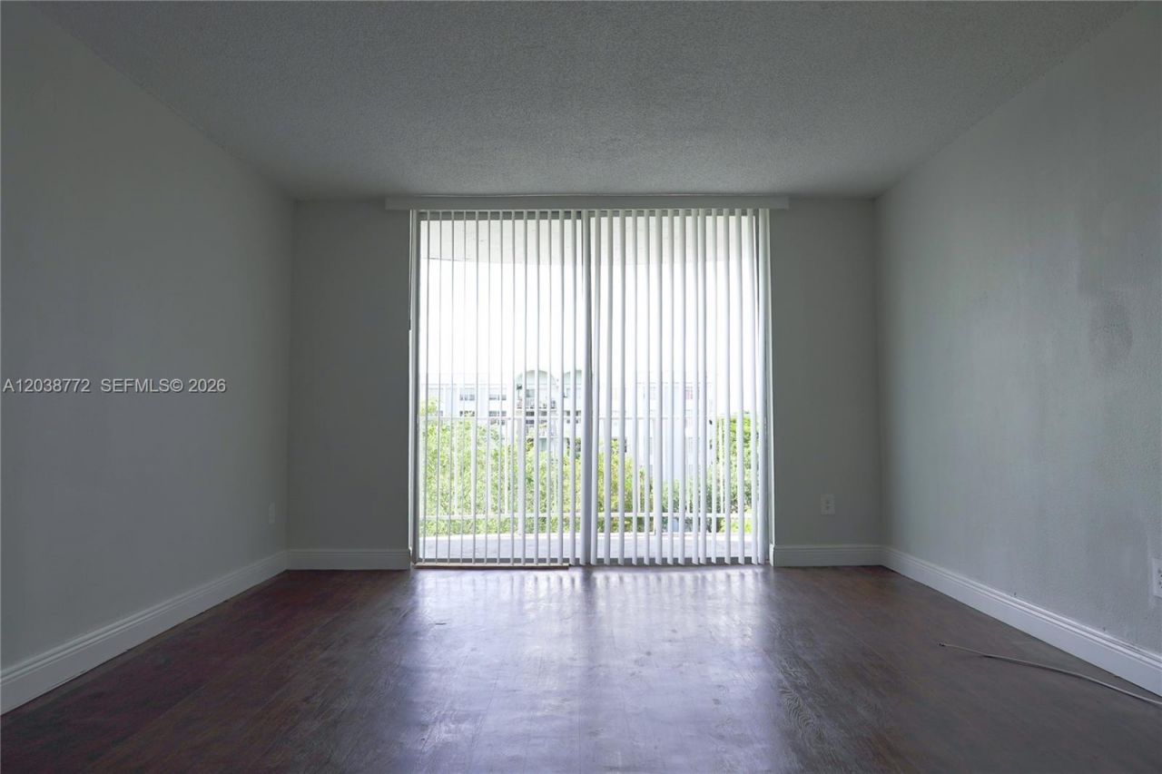 482 NW 165th St Rd, Unit A504, Miami, FL 33169 Photo
