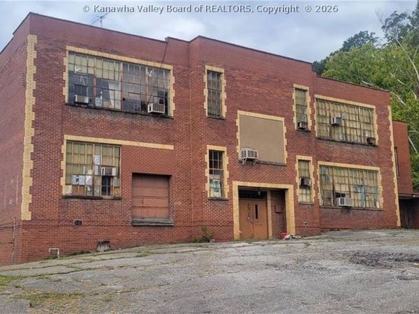 623 1st A Avenue, Nitro, WV 25143