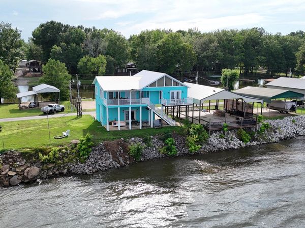 404 Lagoon Lane , Decaturville, TN 38329