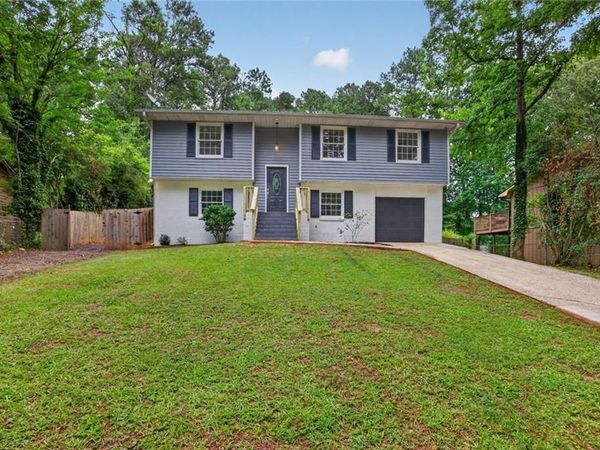 657 Overlook Court , Jonesboro, GA 30238
