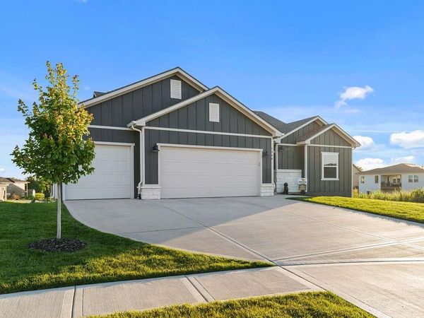 1544 N 162nd Circle, Basehor, KS 66007