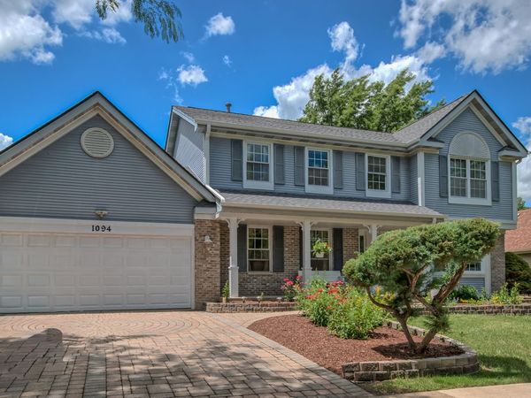 1094 Oak Wood Drive , Carol Stream, IL 60188