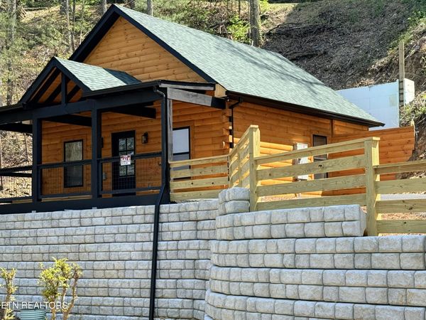 1026 Black Bear Cub Way, Pigeon Forge, TN 37863