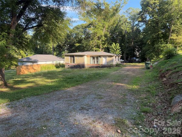 207 Mauney Street , Mount Holly, NC 28120