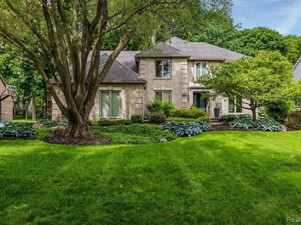 6577 Crabapple, Troy, MI 48098