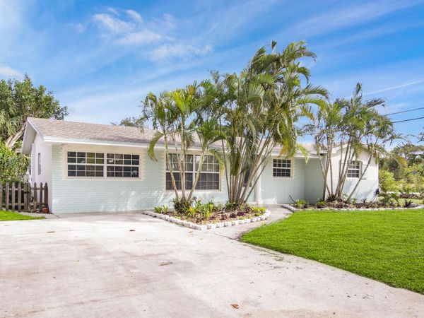 19185 SE Homewood Avenue, Jupiter, FL 33469