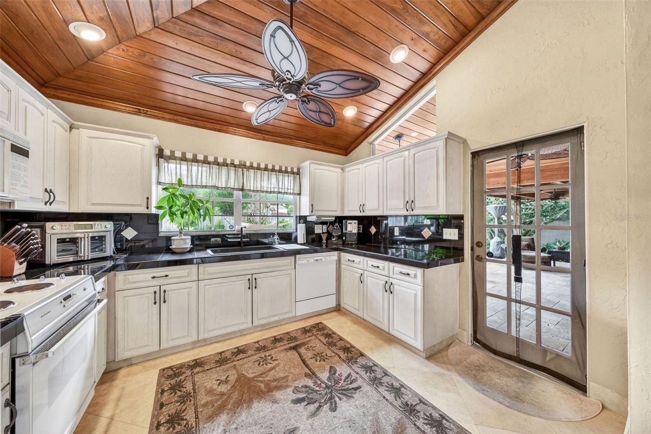 830 Lake Davis Drive, Orlando, FL 32806 Photo