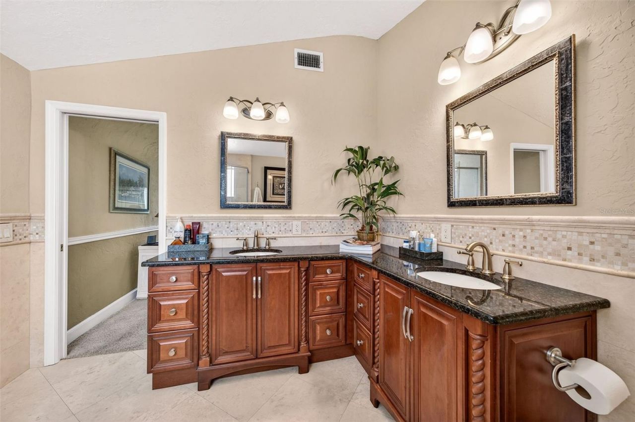 830 Lake Davis Drive, Orlando, FL 32806 Photo