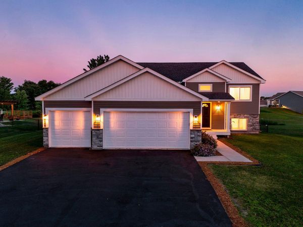 1008 Mulberry Avenue NE, Montgomery, MN 56069