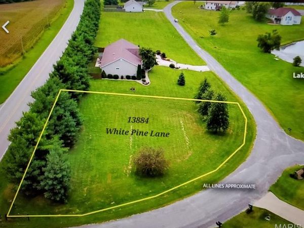 13884 White Pine Lane , Godfrey, IL 62035