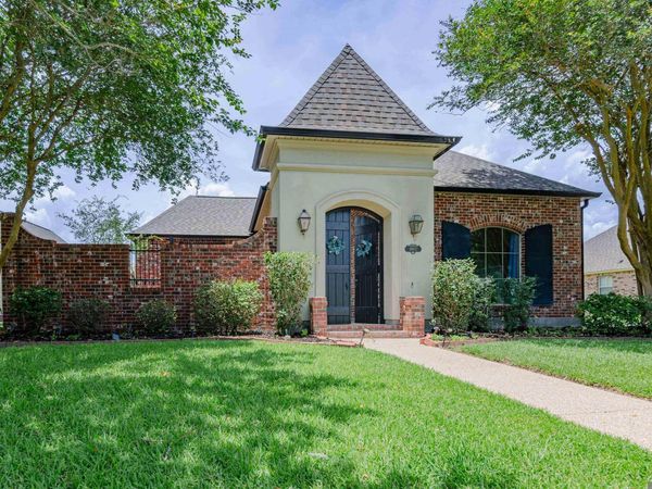 10837 Hillmont Ave, Baton Rouge, LA 70810