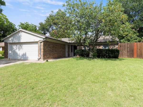 719 Matthews Court, Arlington, TX 76012
