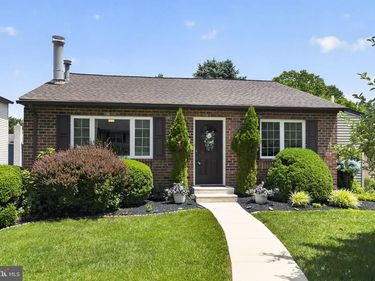 908 RONNIE CIRCLE, PHILADELPHIA, PA 19128