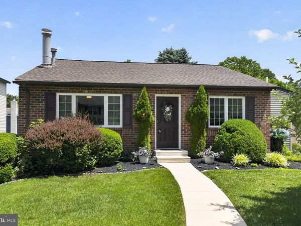 908 RONNIE CIRCLE , PHILADELPHIA, PA 19128