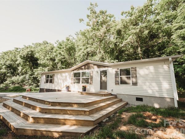 17 Hickory Acres Road, Hendersonville, NC 28792