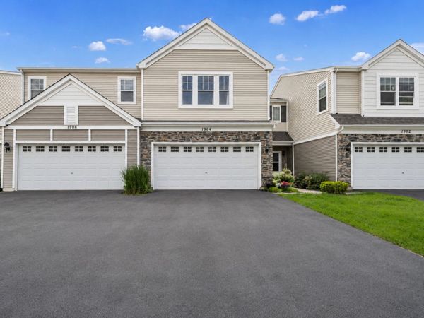 1904 Cobblestone Drive , Carpentersville, IL 60110