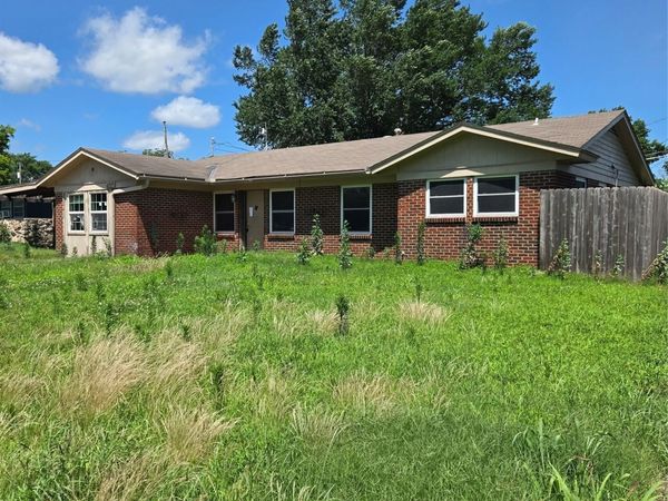 425 NW Oak Park Road , Bartlesville, OK 74003