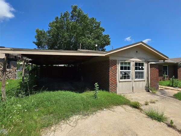 425 NW Oak Park Road , Bartlesville, OK 74003