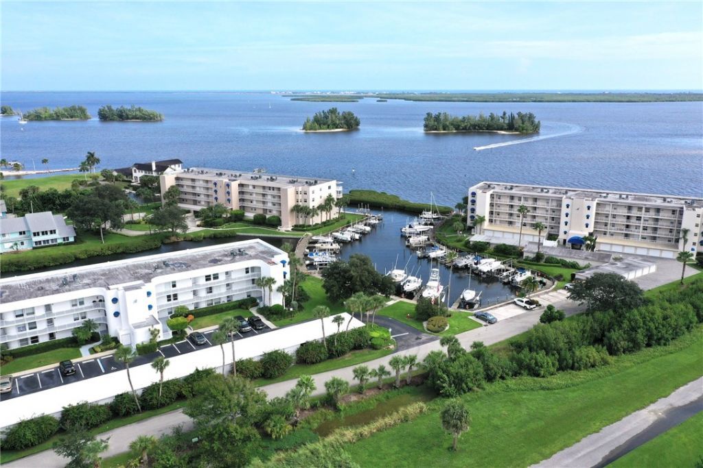 6110 S River Run Drive, Unit 6110, Sebastian, FL 32958 Photo
