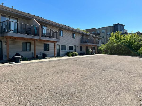 1635 Stieger Lake Lane, Unit 101, Victoria, MN 55386