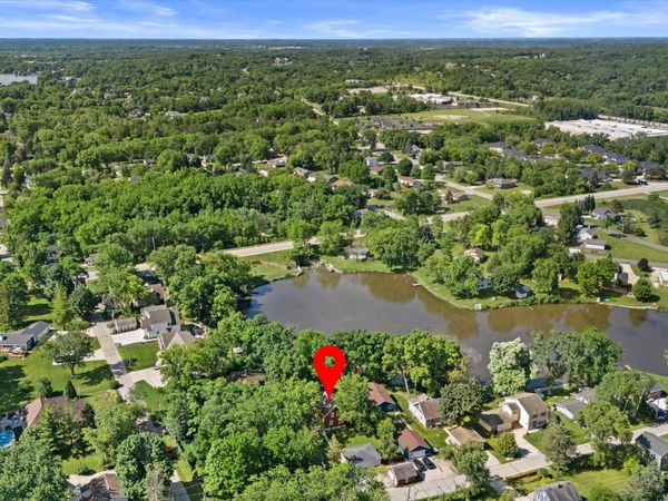 18905 W Linnie Lac Pl, New Berlin, WI 53146