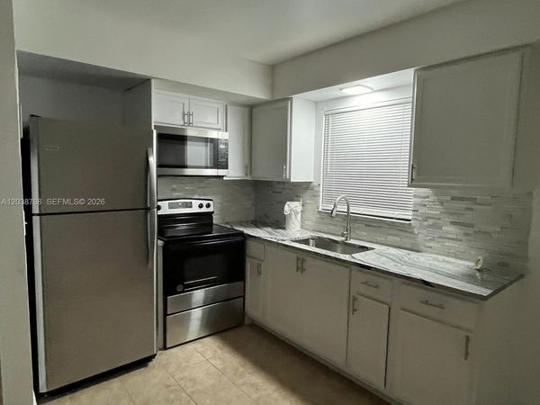 325 NE 2 , Unit 5, Hallandale Beach, FL 33009