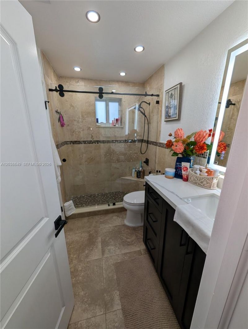 8275 NW 186th St, Unit 801, Hialeah, FL 33015 Photo