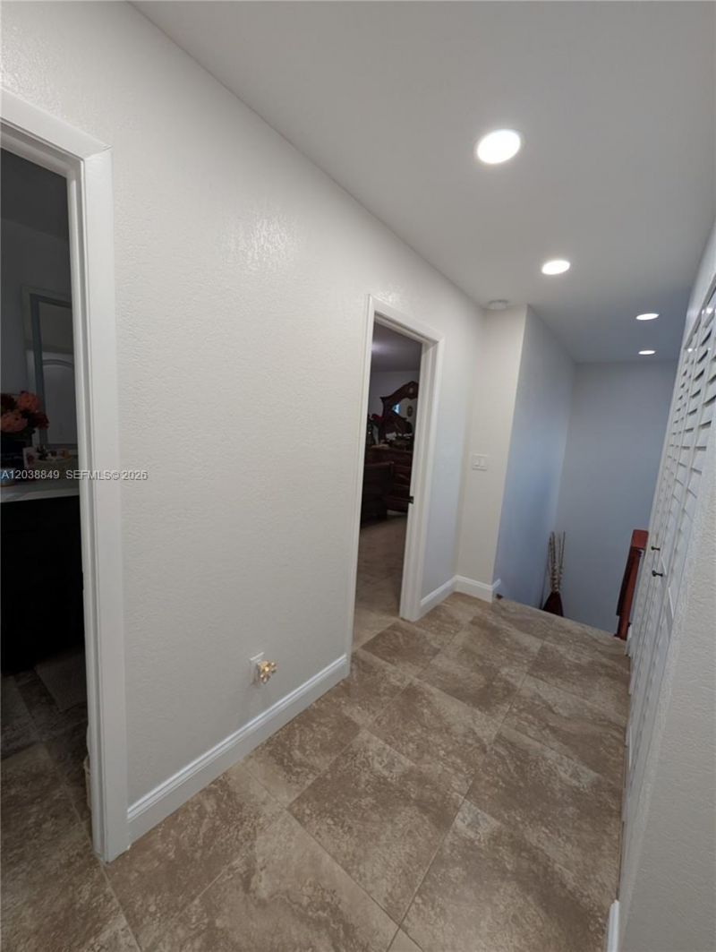 8275 NW 186th St, Unit 801, Hialeah, FL 33015 Photo