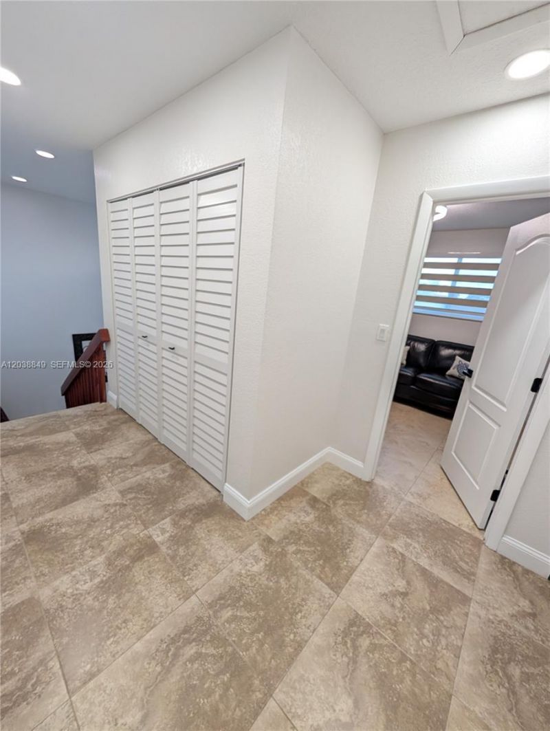 8275 NW 186th St, Unit 801, Hialeah, FL 33015 Photo