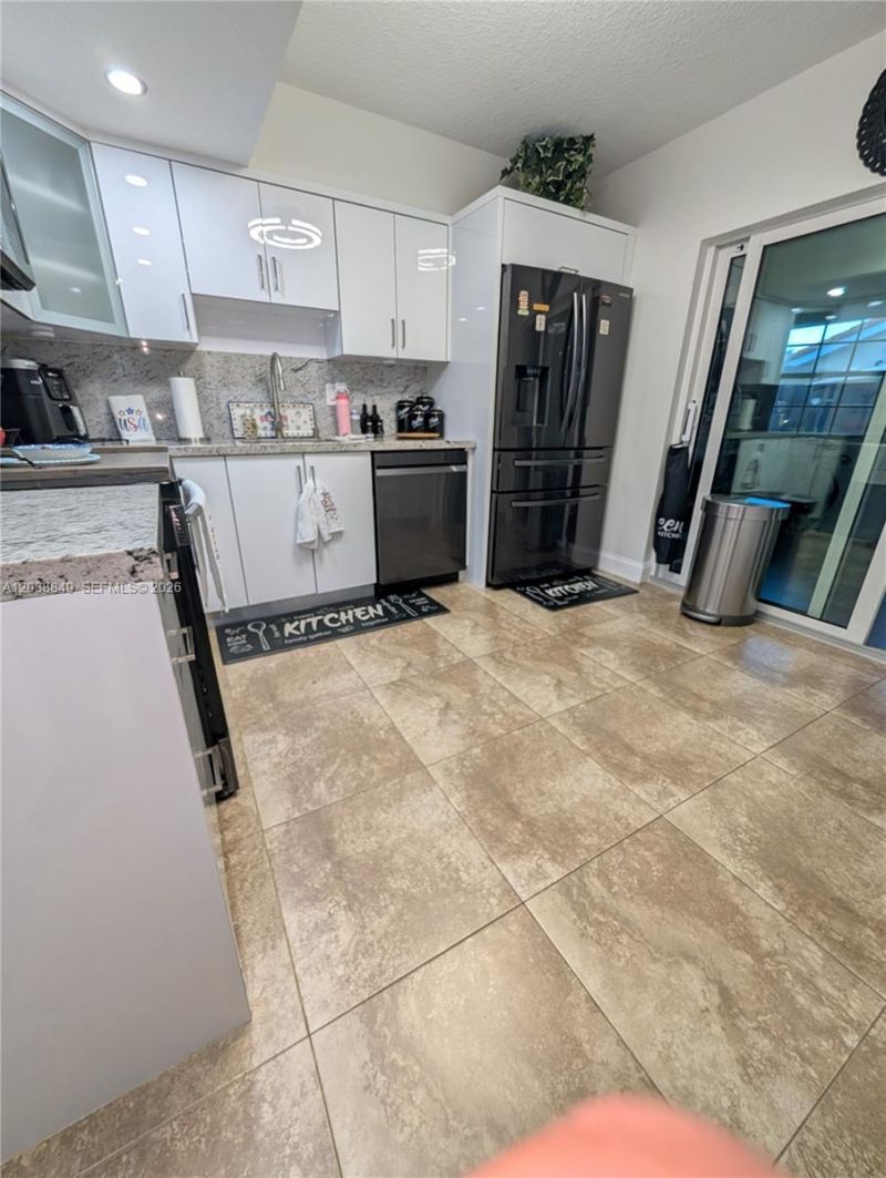 8275 NW 186th St, Unit 801, Hialeah, FL 33015 Photo